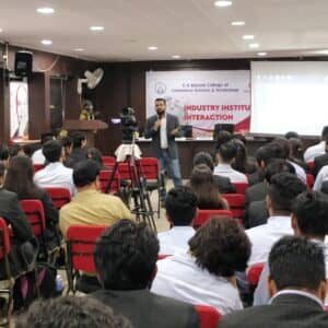 Shriyash Jichkar guiding GH RAISONI College MBA student on Marketing Career Opportunities